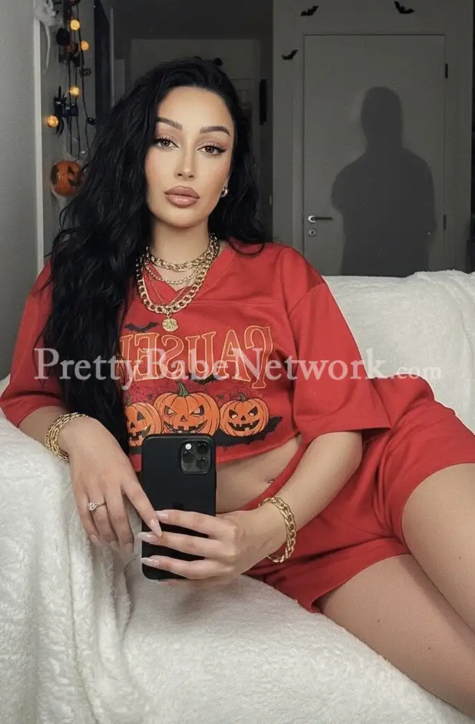 Naya Classy Girl - Celebrity Escort in The Imperial Hotel, Connaught Place, Waiting For You